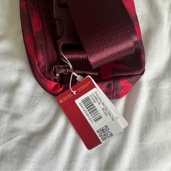 🆕❤️ Lululemon Everywhere Belt Bag New Year Rabbit - Picture 6 of 6